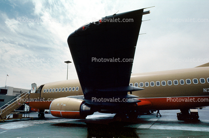 N306SW, Boeing 737-3H4, Southwest Airlines SWA, Burbank-Glendale-Pasadena Airport (BUR), CFM56, CFM56-3B1, 1970s