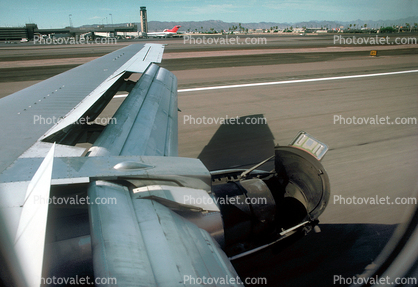 Boeing 737-200 Reverse Thrusters, Lone Wing in Flight