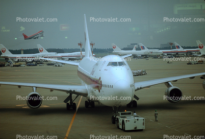 pushertug, Boeing 747-200, Thai Airlines, pushback tug, tractor
