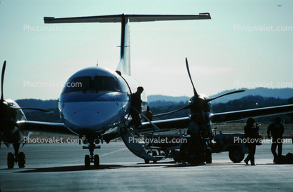 N271UE, Embraer EMB-120RT Brasilia, United Express, stairs, steps, Westair, Sonoma County Airport (STS), Santa Rosa, California, Airstair