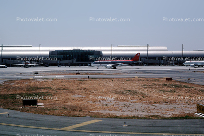 Terminal, Santa Ana International Airport, (SNA), Orange County, California, USA, Building