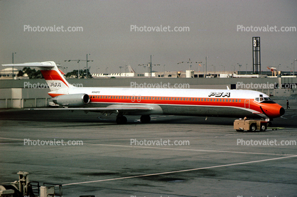 N948PS, PSA, Pacific Southwest Airlines, McDonnell Douglas MD-82, JT8D-217C, JT8D, Super-80, pusher tug, pushback