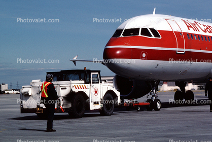 C-FKPS, Airbus A320-211, Air Canada ACA, pushertug, pushback tug, tractor, towbar