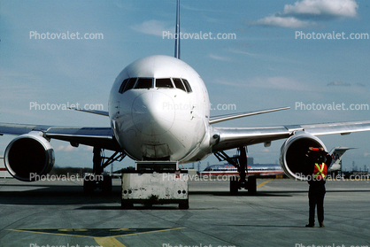 C-FBEG, Boeing 767-233ER, Air Canada ACA, pushertug, pushback tug, tractor, generic