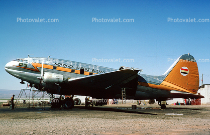 CP-900, Servicios Aereos Bolivia, Curtiss-Wright CW-20, Junia