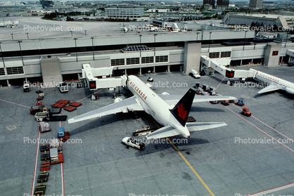 Boeing 767, Air Canada ACA, jetway, terminal, Airbridge