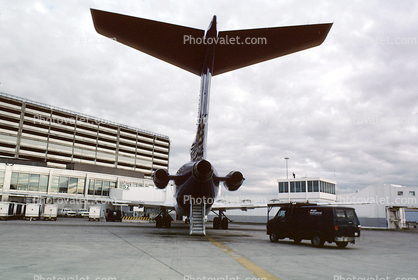 C-GRYQ, Boeing 727-2J4, Royal Airlines ROY, JT8D, Jetway, Airbridge, 727-200 series