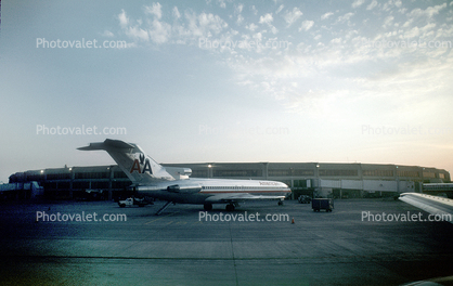 N879AA, American Airlines AAL, Boeing 727-223, JT8D, JT8D-9A s3, 727-200 series