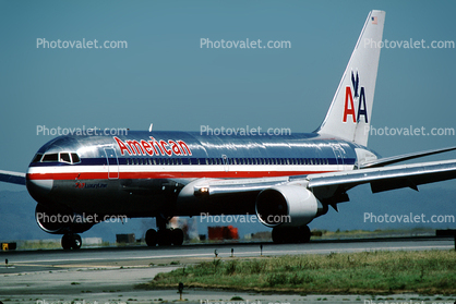 N319AA, American Airlines AAL, Boeing 767-223ER, San Francisco International Airport (SFO)