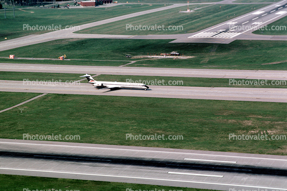 MD-80, Runways