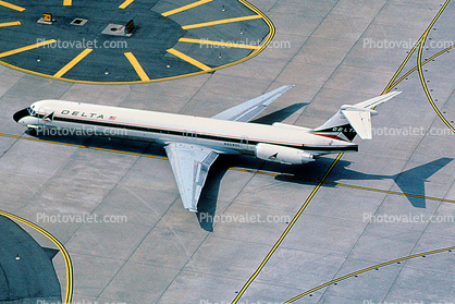 N909DE, McDonnell Douglas MD-88, Delta Air Lines, JT8D, JT8D-219