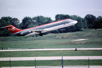 N3324L, 9941, DC-9-32, Taking-off, Northwest Airlines NWA, JT8D