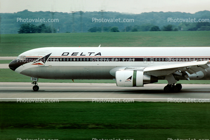 N136DL, Boeing 767-332, Delta Air Lines, CF6-80A2, CF6, 767-300 series