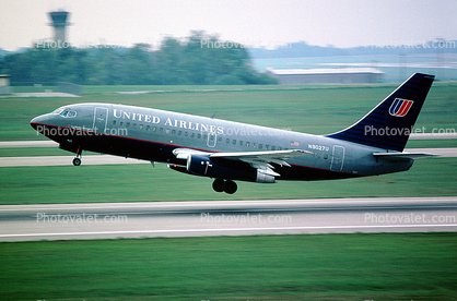 N9027U, United Airlines UAL, Boeing 737-222, 737-200 series, Taking-off