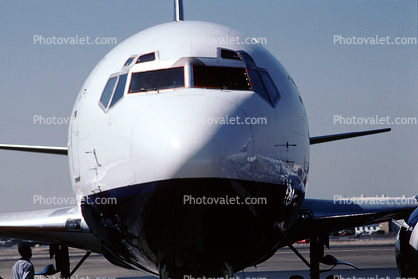 Boeing 737 head-on, Burbank-Glendale-Pasadena Airport (BUR)