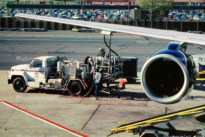 Boeing 757, Rolls-Royce RB-211 Jet Engine, Refueling Truck, Fuel, Burbank-Glendale-Pasadena Airport (BUR), Ground Equipment