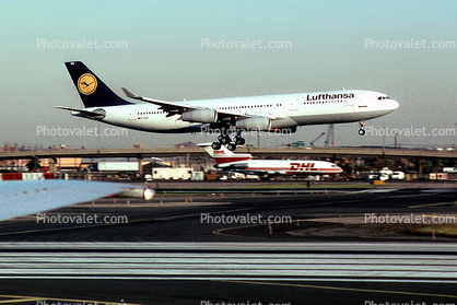 Airbus A340, Lufthansa, Landing, DHL
