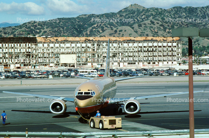Boeing 737, Burbank-Glendale-Pasadena Airport (BUR)