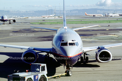 N382UA, Boeing 737-322, United Airlines UAL, San Francisco International Airport (SFO), CFM-56, 737-300 series, towtractor, CFM56-3C1, CFM56