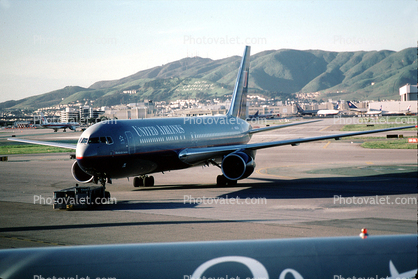 N656UA, Boeing 767-322ER, 767-300 series, United Airlines UAL, (SFO), San Bruno Mountain, PW4060, PW4000