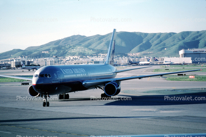 N656UA, Boeing 767-322ER, 767-300 series, United Airlines UAL, (SFO), San Bruno Mountain, PW4060, PW4000