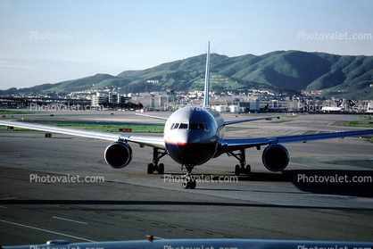 N656UA, Boeing 767-322ER, 767-300 series, United Airlines UAL, San Francisco International Airport (SFO), San Bruno Mountain, PW4060, PW4000
