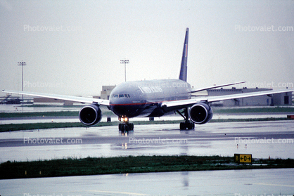 N785UA, United Airlines UAL, Boeing 777-222ER, (SFO), PW4090, PW4000, rain, wet, slippery, inclement weather