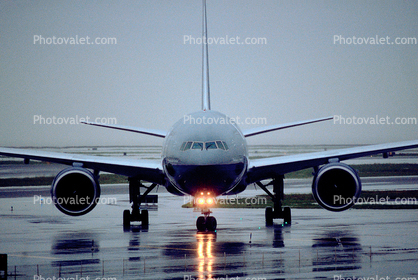 Boeing 777-222ER, (SFO), Generic Jet, rain, wet, slippery, inclement weather, head-on