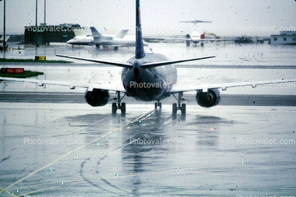 San Francisco International Airport (SFO), rain, inclement weather, wet