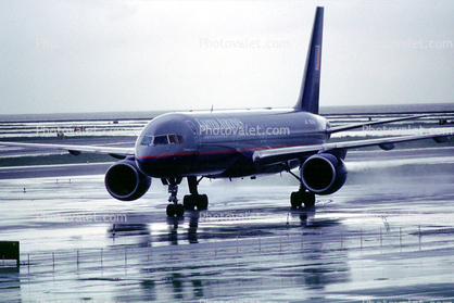 Boeing 757, (SFO), rain, inclement weather, wet
