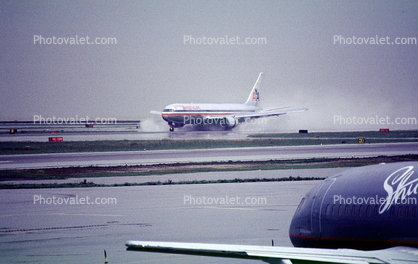 N370AA, Boeing 767-323ER, (SFO), rain, inclement weather, wet, landing, CF6, 767-300 series