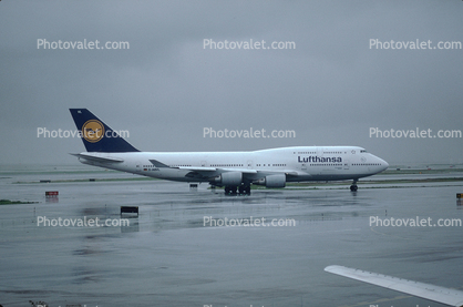 D-ABVL, Boeing 747-430, Lufthansa, 747-400 series, (SFO), Munchen, rain, inclement weather, wet, CF6, CF6-80C2B1F