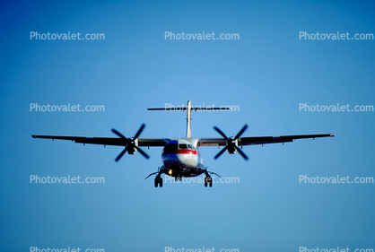 ATR-42, head-on, landing