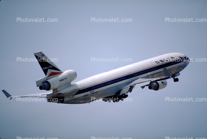 taking-off, Delta Air Lines, McDonnell Douglas, MD-11