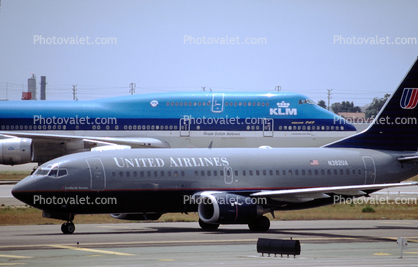 N387UA, United Airlines UAL, Boeing 737-322, Boeing 747, KLM Airlines, LAX, 737-300 series, CFM56-3C1, CFM56