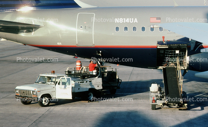 Lavatory Service Truck, N814UA, Airbus, A319-131, Santa Ana International Airport, A319 series, Honey Bucket, belt loader, FORD LY 101, waste, sewage