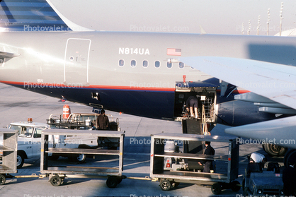 N814UA, Airbus, A319-131, Santa Ana International Airport, A319 series, Lavatory Service Truck, Ground Equipment, FORD LY 101, Honey Bucket, waste, sewage