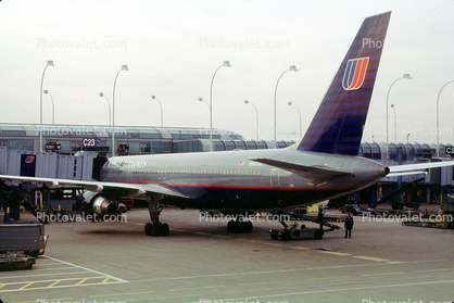 N587UA, United Airlines UAL, Boeing 757-222
