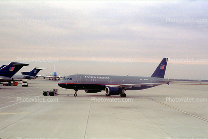 N423UA, United Airlines UAL, Airbus 320-232, A320 series, V2500