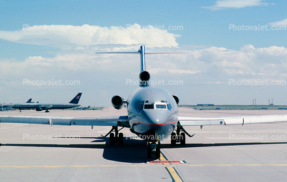 N7266U, United Airlines UAL, Boeing 727-222, JT8D-15 s3, JT8D, Denver, head-on, 727-200 series