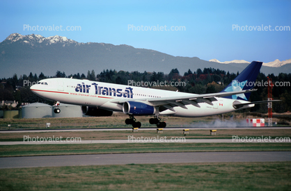Airbus A330-243, air Transat, Vancouver, C-GITS