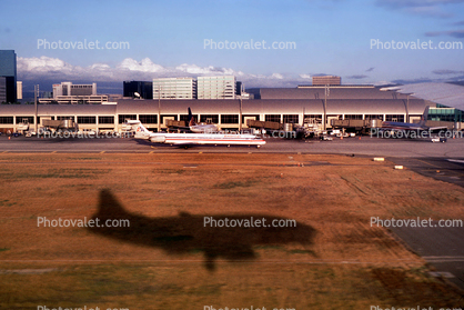 Landing Shadow, Boeing 737, Landing, Santa Ana International Airport, (SNA), Orange County, California, USA