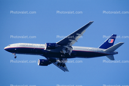 N205UA, United Airlines UAL, Boeing 777-222ER, PW4000, PW4090