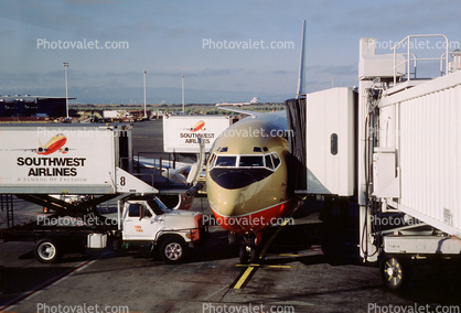 Jetway, Boeing 737, Southwest Airlines SWA, Catering Truck, Scissor Lift, Highlift, Airbridge