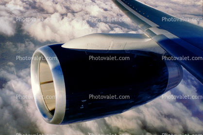 Rolls-Royce RB211 Jet Engine, Boeing 757, Lone Wing in Flight