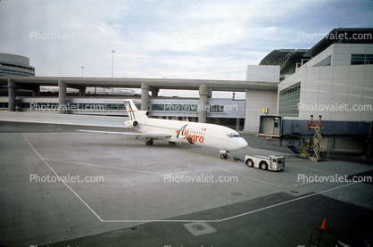 N727FV, Boeing 727-221RE, pusher tug, tractor, towbar, JT8D, 727-200 series