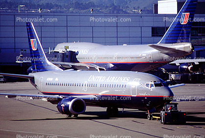 N351UA, United Airlines UAL, Boeing 737-322, San Francisco International Airport (SFO), CFM56-3C1, CFM56