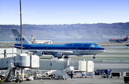 PH-BUP, Boeing 747-206B, CF6-50E2, CF6, (SFO), KLM Airlines, airstair, jetway,  747-200 series