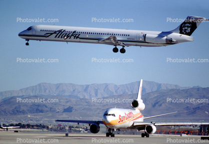 N937AS, Alaska Airlines ASA, MD-83, Douglas DC-10, Sun Country Airlines, JT8D, JT8D-219