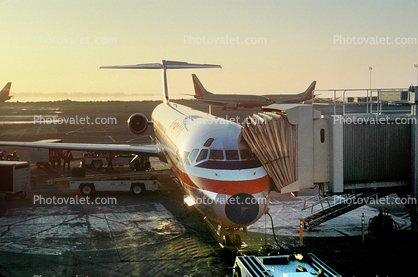 N449AA, American Airlines AAL, McDonnell Douglas MD-82, JT8D-217C, JT8D, Jetway, Airbridge
